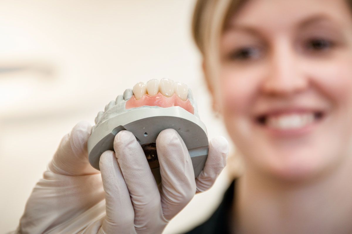 Имплантология. Имплантация зубов - это современная технология, которая позволяет «вырастить» из остатков старого разрушенного зуба новый, крепкий и надежный...